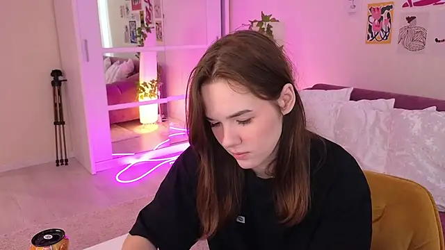 Snapshot of LindaRobertz chatting on 03-21-25, 09:12 LindaRobertz online show from 03-21-25, 09:12