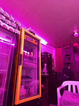 Snapshot of Hot_beauty__ chatting on 02-20-26, 06:19 Hot beauty online show from 02-20-26, 06:19