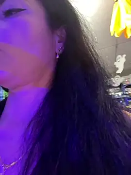 Hot beauty   online show from 10-18-25, 03:52