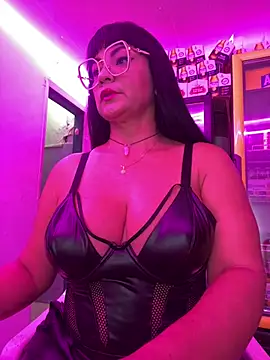 Snapshot of Hot_beauty__ chatting on 02-18-26, 01:58 Hot beauty online show from 02-18-26, 01:58