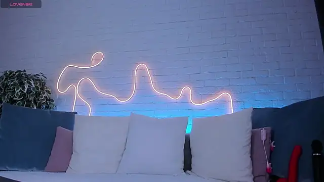 Snapshot of rossy_babe_ chatting on 03-03-25, 03:16 rossy babe online show from 03-03-25, 03:16