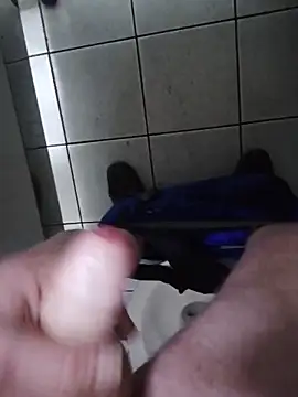 Snapshot of Warumnicht1980 chatting on 10-09-25, 02:12 Warumnicht1980 online show from 10-09-25, 02:12