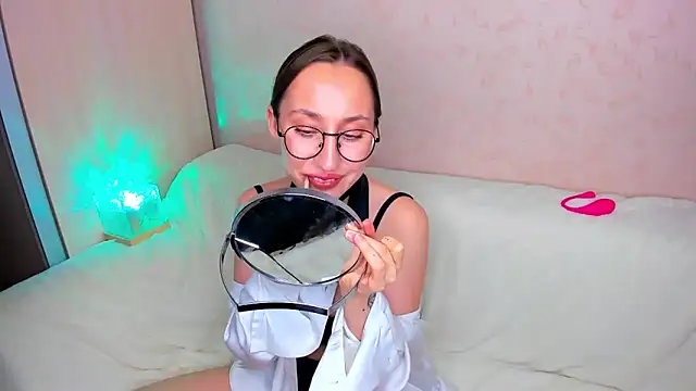 MelodyOfLovee online show from 11-20-25, 06:08