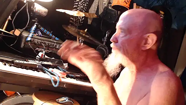 Snapshot of DREAMZ420 chatting on 10-13-25, 10:10 DREAMZ420 online show from 10-13-25, 10:10