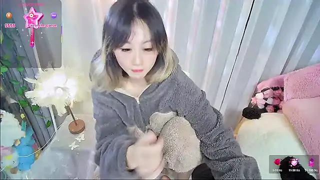 Xiaoyu-G online show from 12-18-25, 01:26