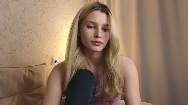 Snapshot of elsa_limerence chatting on 04-23-26, 05:25 elsa limerence online show from 04-23-26, 05:25