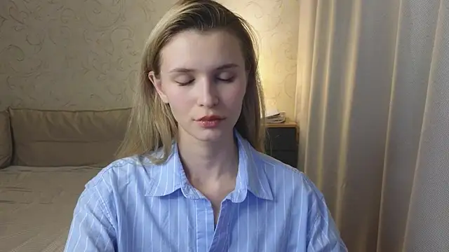Snapshot of elsa_limerence chatting on 05-21-26, 05:43 elsa limerence online show from 05-21-26, 05:43