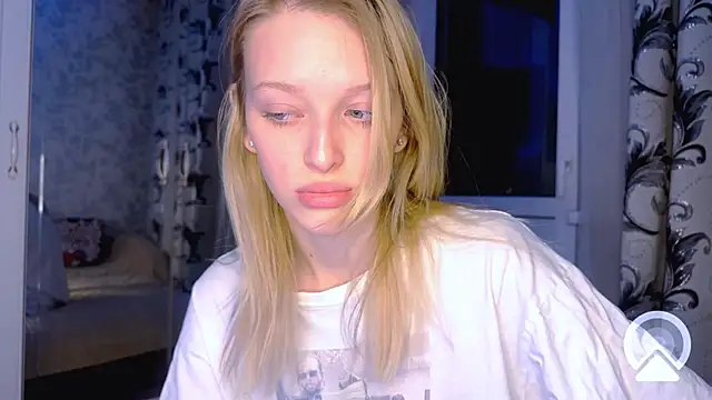 Snapshot of Evvie_Summn1 chatting on 03-02-25, 07:30 Evvie Summn1 online show from 03-02-25, 07:30