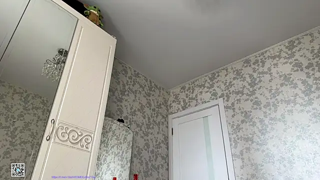 Snapshot of Evvie_Summn1 chatting on 10-18-25, 09:00 Evvie Summn1 online show from 10-18-25, 09:00