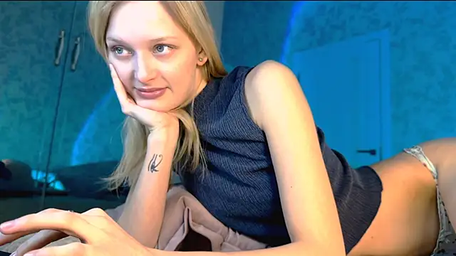Snapshot of Evvie_Summn1 chatting on 03-21-25, 03:02 Evvie Summn1 online show from 03-21-25, 03:02