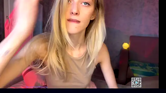 Snapshot of Evvie_Summn1 chatting on 09-28-25, 05:58 Evvie Summn1 online show from 09-28-25, 05:58