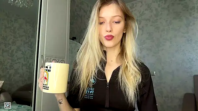 Evvie Summn1 online show from 10-25-25, 08:02