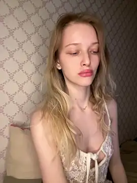 Evvie Summn1 online show from 04-02-26, 04:35