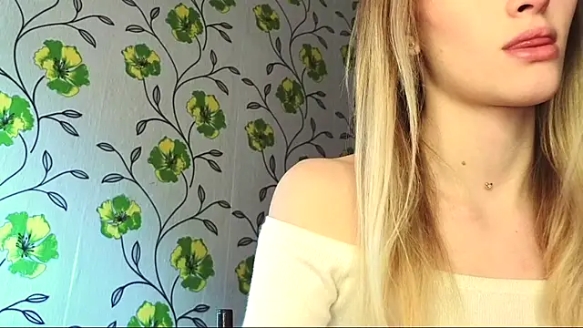 Snapshot of Evvie_Summn1 chatting on 05-25-26, 02:16 Evvie Summn1 online show from 05-25-26, 02:16