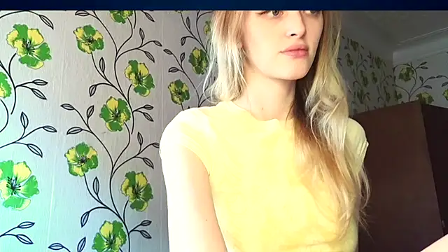 Snapshot of Evvie_Summn1 chatting on 05-23-26, 02:27 Evvie Summn1 online show from 05-23-26, 02:27