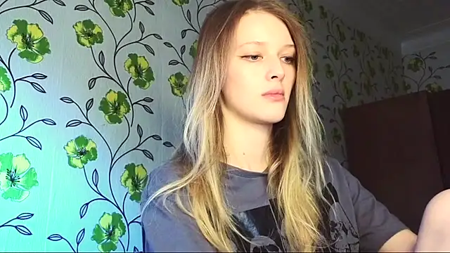 Snapshot of Evvie_Summn1 chatting on 05-31-26, 03:34 Evvie Summn1 online show from 05-31-26, 03:34