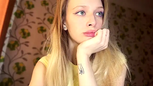 Evvie Summn1 online show from 02-26-26, 05:18