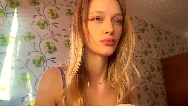 Snapshot of Evvie_Summn1 chatting on 05-05-26, 03:04 Evvie Summn1 online show from 05-05-26, 03:04