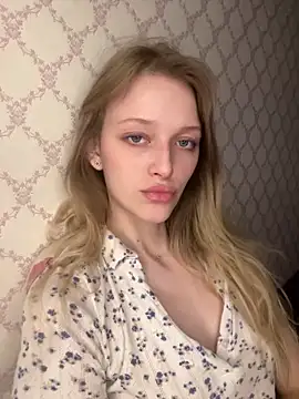 Evvie Summn1 online show from 04-17-26, 03:04