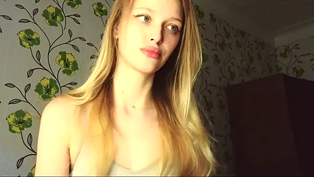 Snapshot of Evvie_Summn1 chatting on 05-24-26, 07:30 Evvie Summn1 online show from 05-24-26, 07:30