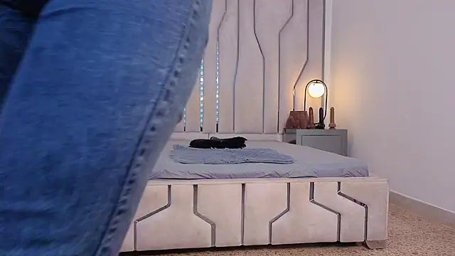 MAISE HILL1 online show from 03-12-26, 01:15