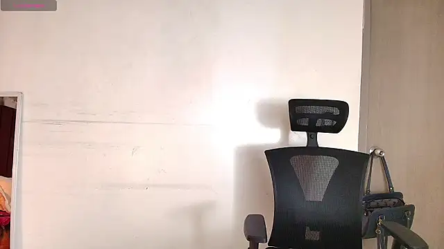 Snapshot of Zuzana21 chatting on 02-20-26, 12:29 Zuzana21 online show from 02-20-26, 12:29