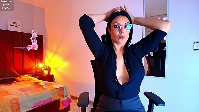 Snapshot of Zuzana21 chatting on 09-11-25, 01:00 Zuzana21 online show from 09-11-25, 01:00