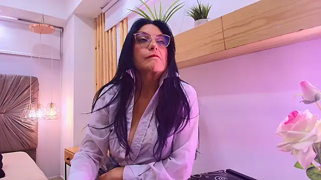 Snapshot of Zuzana21 chatting on 05-16-26, 12:59 Zuzana21 online show from 05-16-26, 12:59