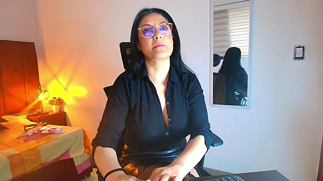 Snapshot of Zuzana21 chatting on 10-03-25, 12:50 Zuzana21 online show from 10-03-25, 12:50