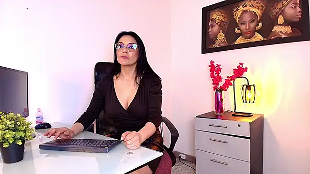 Snapshot of Zuzana21 chatting on 10-20-25, 01:11 Zuzana21 online show from 10-20-25, 01:11