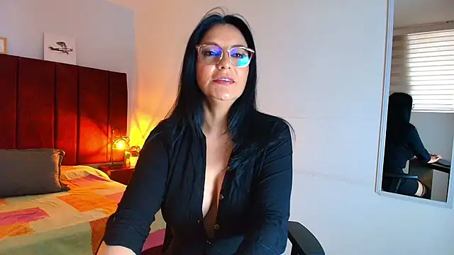 Snapshot of Zuzana21 chatting on 09-24-25, 12:55 Zuzana21 online show from 09-24-25, 12:55