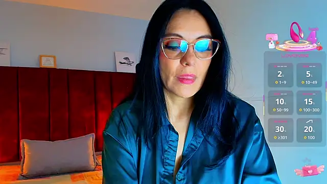 Snapshot of Zuzana21 chatting on 10-28-25, 12:48 Zuzana21 online show from 10-28-25, 12:48