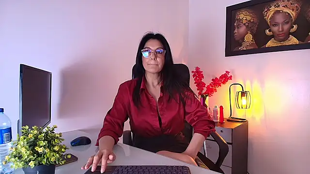 Snapshot of Zuzana21 chatting on 10-18-25, 01:02 Zuzana21 online show from 10-18-25, 01:02