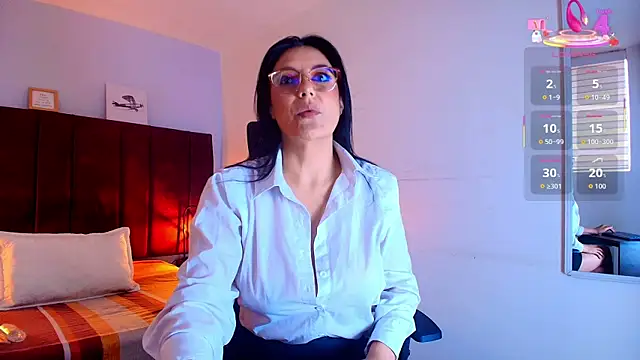 Snapshot of Zuzana21 chatting on 09-17-25, 12:51 Zuzana21 online show from 09-17-25, 12:51