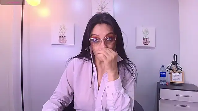Snapshot of Zuzana21 chatting on 04-28-26, 01:04 Zuzana21 online show from 04-28-26, 01:04