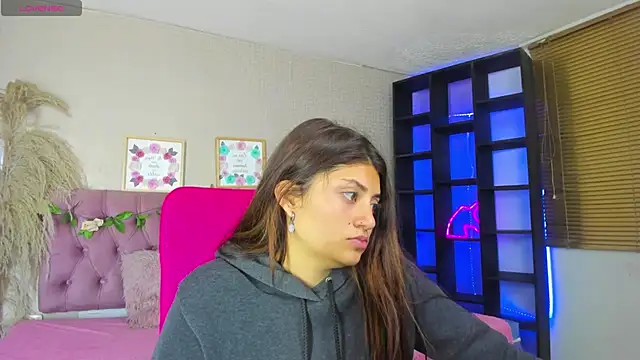 Lia Keen online show from 10-15-25, 08:06