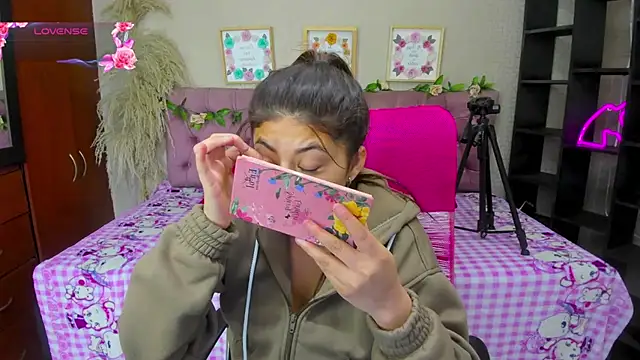 Lia Keen online show from 09-25-25, 01:06