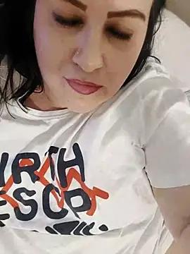 Snapshot of Tamara1955 chatting on 02-22-25, 01:00 Tamara1955 online show from 02-22-25, 01:00