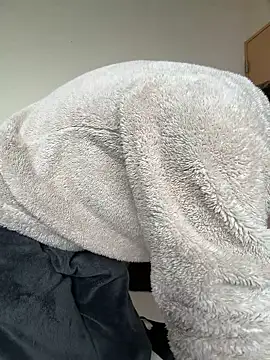 UKI06 online show from 03-23-26, 05:07