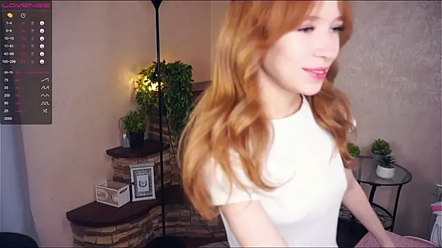 Snapshot of LynetBurby chatting on 03-11-25, 06:08 LynetBurby online show from 03-11-25, 06:08