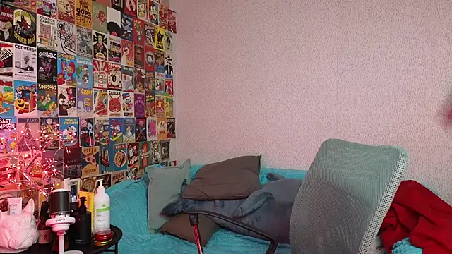 LittleLeen online show from 10-26-25, 04:07