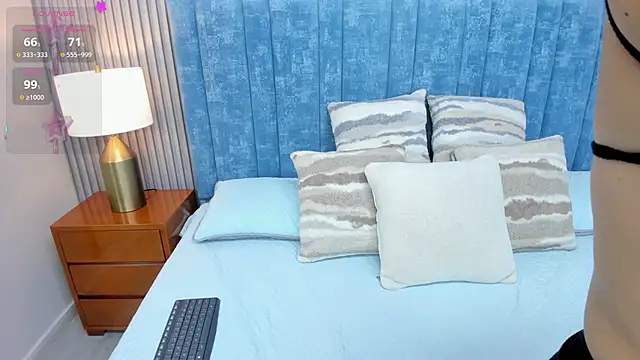 Snapshot of pretty_sunlight_ chatting on 10-28-25, 01:39 pretty sunlight online show from 10-28-25, 01:39