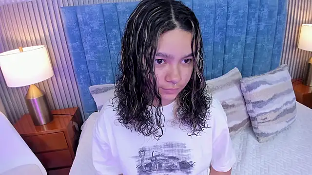 pretty sunlight  online show from 03-17-26, 02:03