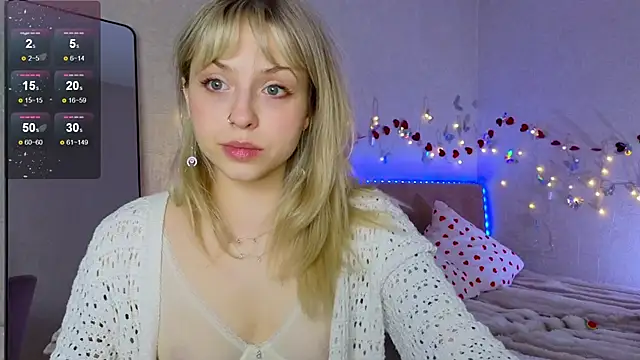 Snapshot of lavenderluxe chatting on 02-24-25, 02:15 lavenderluxe online show from 02-24-25, 02:15