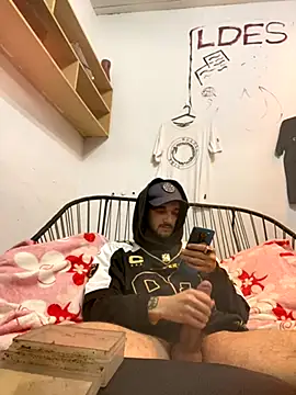 Snapshot of Tomito14 chatting on 09-22-25, 01:06 Tomito14 online show from 09-22-25, 01:06