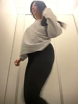 Tisha Busty online show from 09-18-25, 01:03