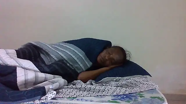 Snapshot of sweets_80 chatting on 06-13-26, 11:24 sweets 80 online show from 06-13-26, 11:24