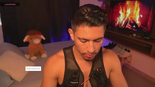 Snapshot of Aaronfox_x chatting on 05-28-26, 10:26 Aaronfox x online show from 05-28-26, 10:26