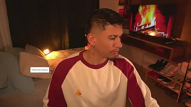 Snapshot of Aaronfox_x chatting on 06-06-26, 11:48 Aaronfox x online show from 06-06-26, 11:48