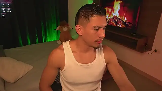 Snapshot of Aaronfox_x chatting on 05-26-26, 11:25 Aaronfox x online show from 05-26-26, 11:25